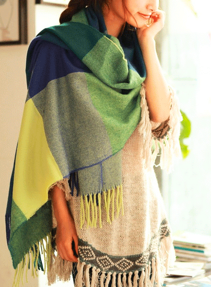 Women's Cashmere Wrap Scarf – Soft Fringed Layer for Autumn and Winter