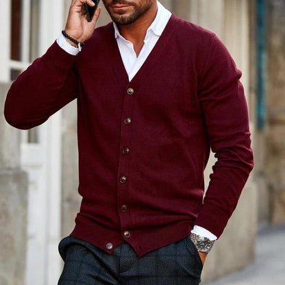 Męski kardigan z dekoltem w serek i zapięciem na guziki – klasyczny sweter na co dzień, do biura, na czas wolny i w stylu smart casual
