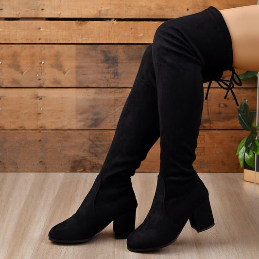 Cizme peste genunchi din piele întoarsă pentru femei, cu toc gros, carâmb elastic și detaliu cu șnur – cizme elegante pentru toamnă, iarnă și ținute stilate