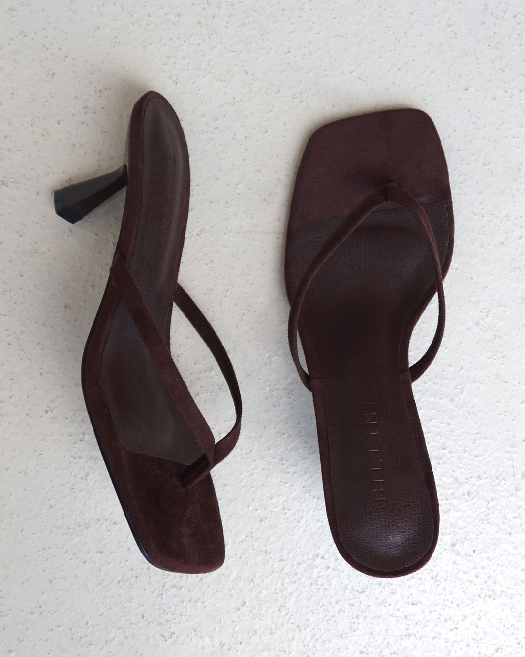 Damskie sandały z kwadratowym noskiem, paskiem na palce i obcasem kitten heel – eleganckie letnie buty na przyjęcia, wakacje, co dzień i wyjątkowe okazje