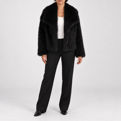 Women's short winter jacket in soft faux fur with wide lapels - Elegant outerwear for cold days and stylish evening outfits