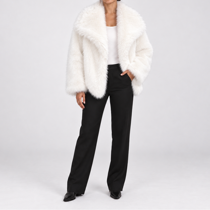 Women's short winter jacket in soft faux fur with wide lapels - Elegant outerwear for cold days and stylish evening outfits