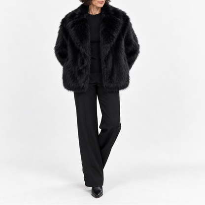 Dámská krátká zimní bunda z umělé kožešiny s oversized klopami – měkká a elegantní bunda do chladných dnů a na stylové večerní outfity