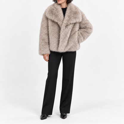 Dámská krátká zimní bunda z umělé kožešiny s oversized klopami – měkká a elegantní bunda do chladných dnů a na stylové večerní outfity