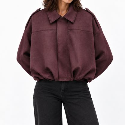 Dámská bomber bunda s vzhledem semiše, límcem a spadlými rameny – oversized bunda na podzim, v elegantním ležérním stylu i pro každodenní nošení ve městě