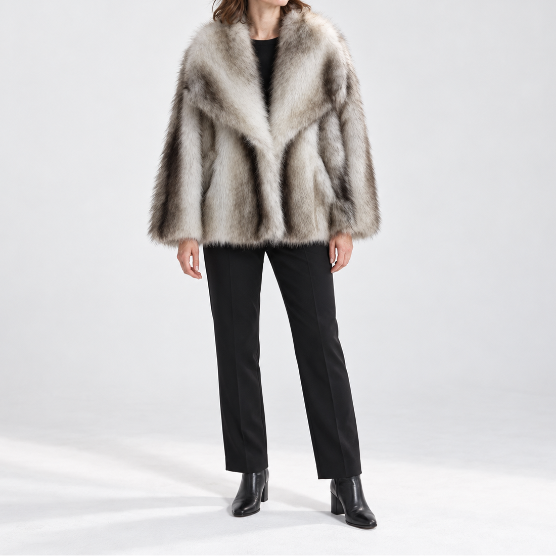 Dame Vinterjakke I Imiteret Pels Med Farveovergang Og Bredt Revers – Blød Jakke Med Afslappet Pasform Til Kolde Efterårs- Og Vinterdage Samt Elegante Aftenoutfits
