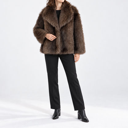 Dame Vinterjakke I Imiteret Pels Med Farveovergang Og Bredt Revers – Blød Jakke Med Afslappet Pasform Til Kolde Efterårs- Og Vinterdage Samt Elegante Aftenoutfits