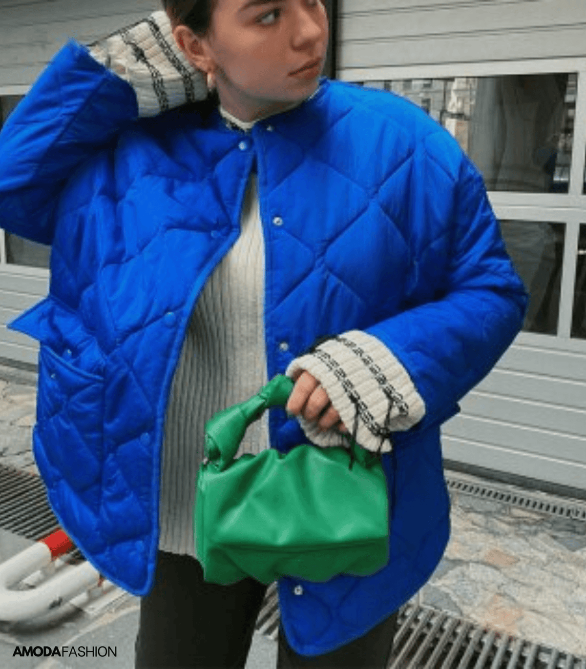 Dámská oversized prošívaná bunda s páskem - ležérní a zateplené zimní svrchní oblečení na chladné dny, každodenní nošení, volný čas a venkovní aktivity